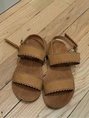 Lucky Brand Scalloped Strap Tan Flat Sandals